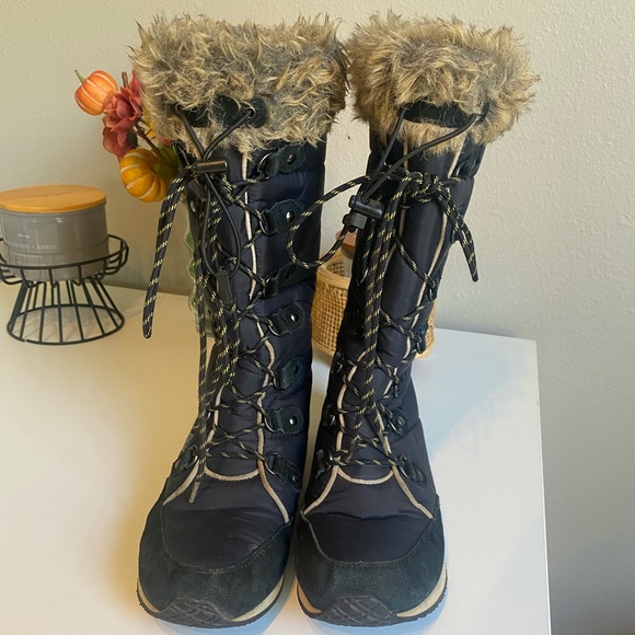 L.L. Bean Black Winter Snow Boots - Picture 1 of 6